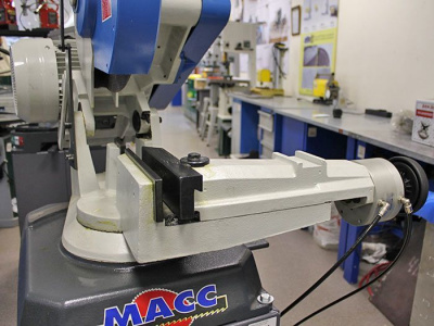 Пневматические тиски с педалью