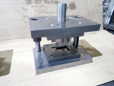 Штамп пробивной